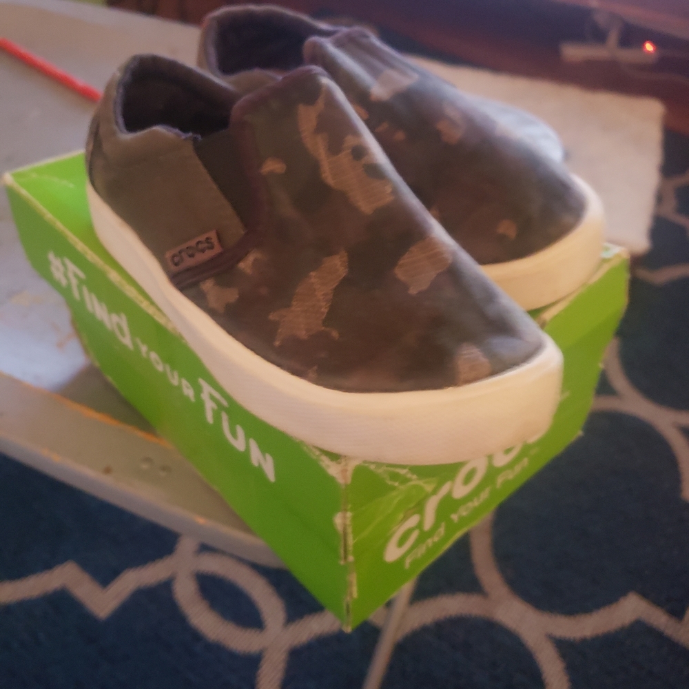 Camaflogh Crocs